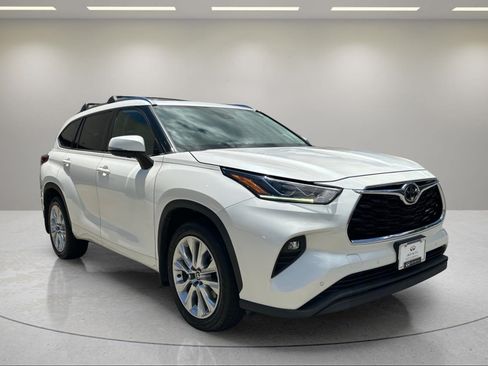 Used 2020 Toyota Highlander Limited AWD/4WD image 7