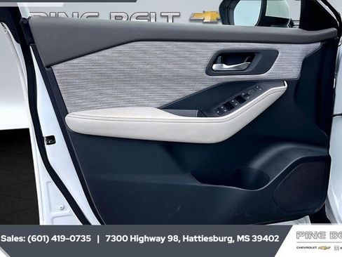 Used 2023 Nissan Rogue SV image 17