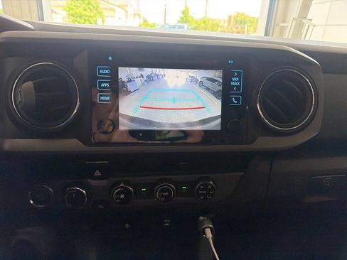 Used 2016 Toyota Tacoma TRD Sport w/ Towing Package AWD/4WD image 10