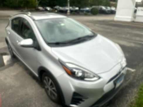 Used 2018 Toyota Prius C One FWD image 2