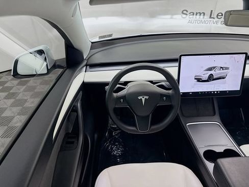 Used 2022 Tesla Model Y Long Range AWD/4WD image 22