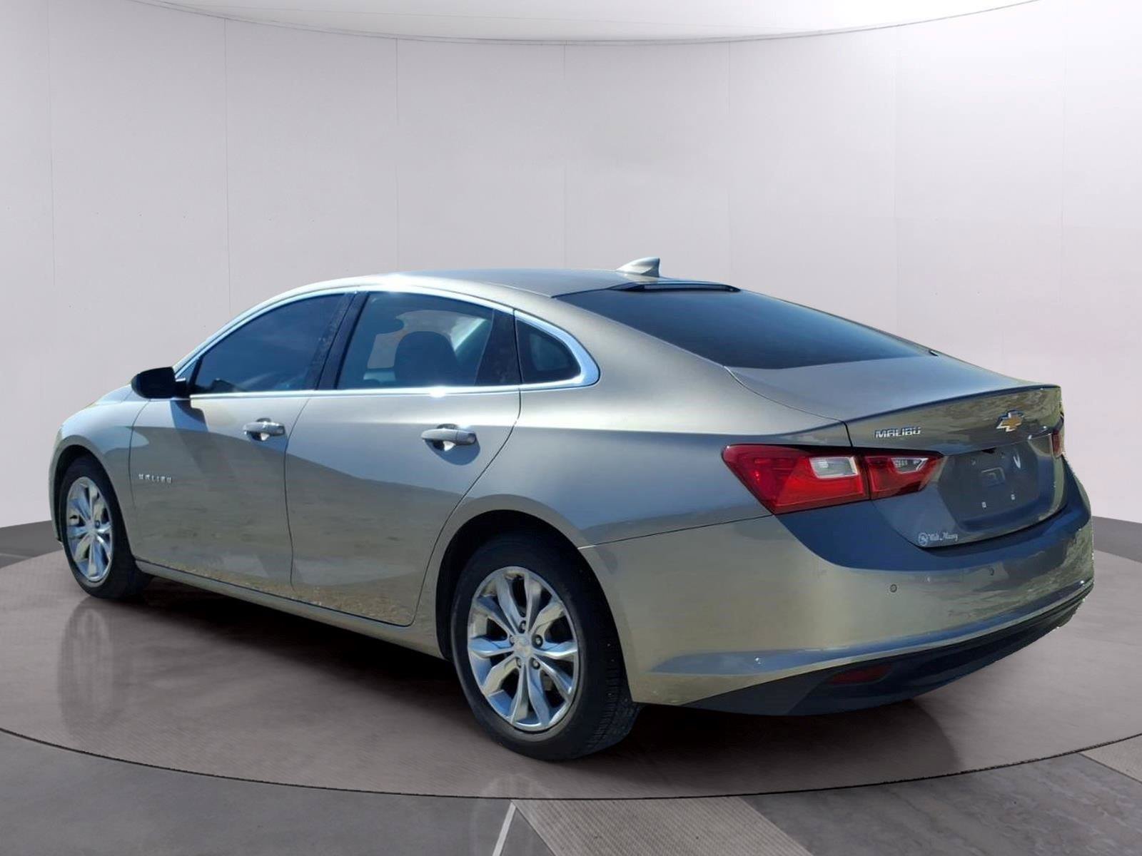 Used 2024 Chevrolet Malibu LT FWD image 3