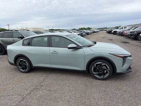 New 2026 Kia K4 EX FWD image 2