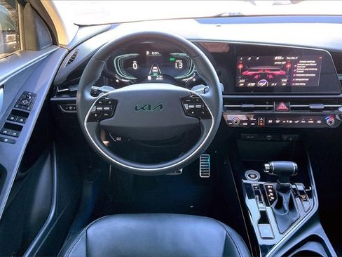 Used 2023 Kia Niro EX Touring image 5