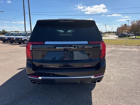 New 2026 GMC Yukon XL Denali w/ Denali Reserve Package AWD/4WD image 5