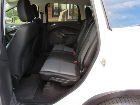 Used 2019 Ford Escape SE image 17