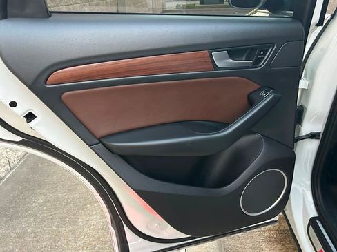 Used 2017 Audi Q5 2.0T Premium Plus w/ Technology Package image 19