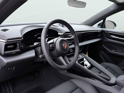 New 2026 Porsche Macan 4 Electric image 4