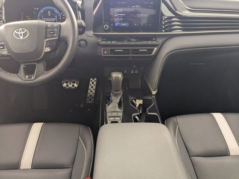 Used 2025 Toyota Camry SE image 23