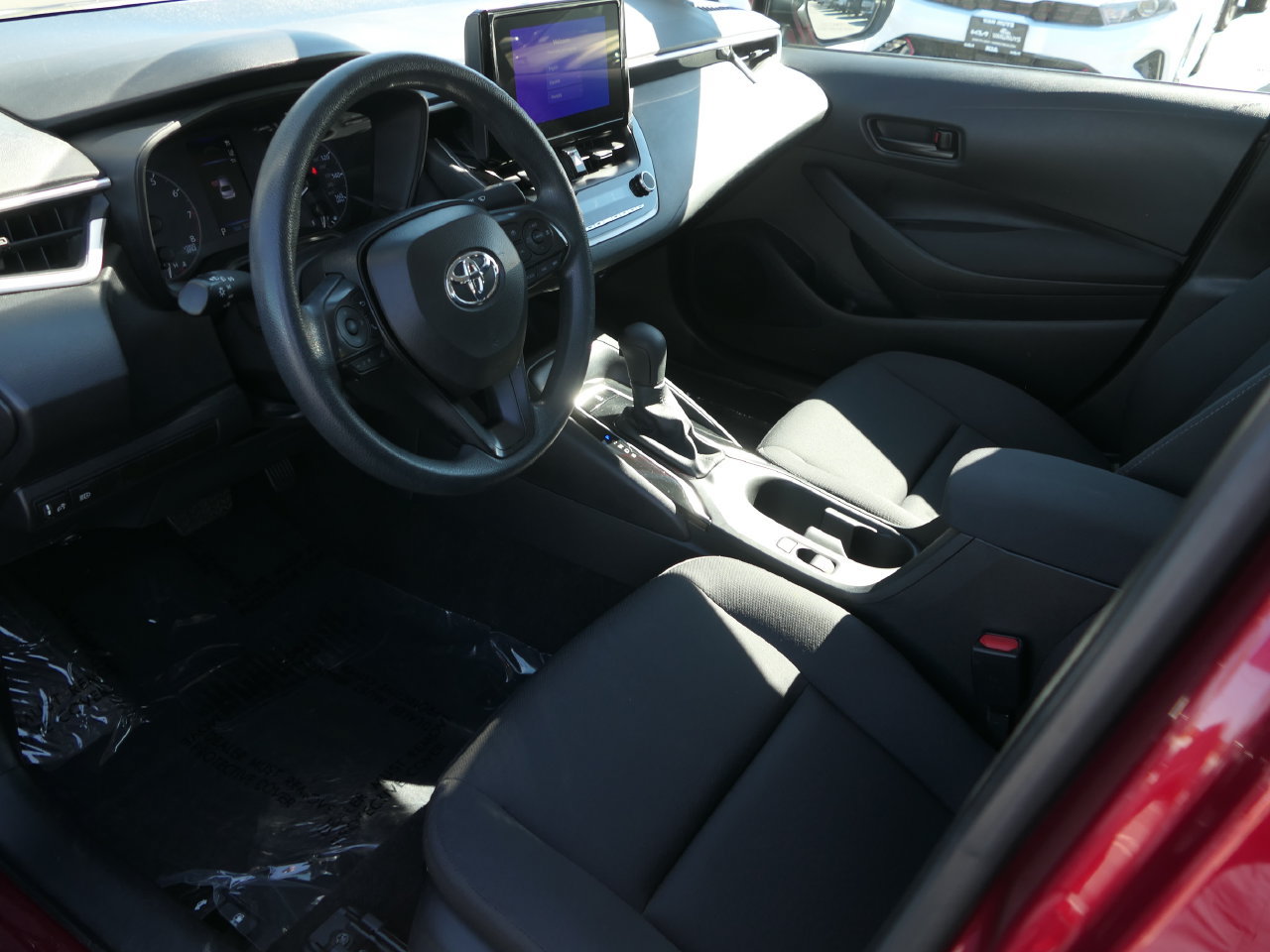 Used 2025 Toyota Corolla LE FWD image 12