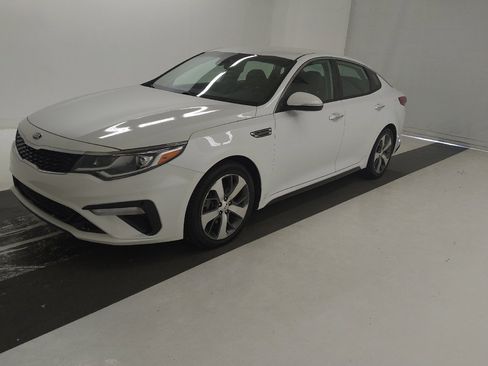 Used 2020 Kia Optima S image 2