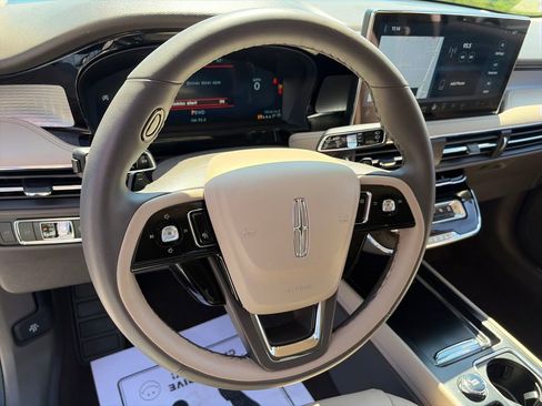 Used 2023 Lincoln Corsair FWD image 20