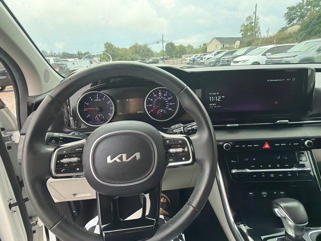 Used 2024 Kia Carnival EX FWD image 9