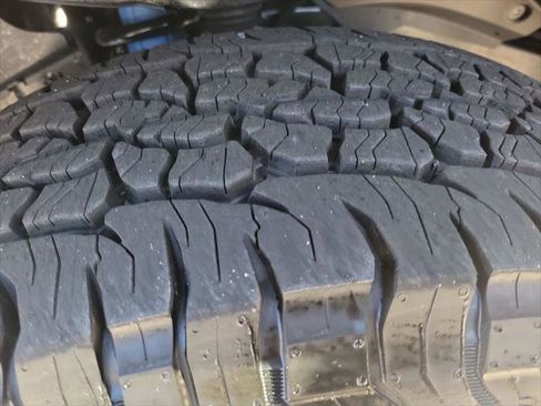 Certified 2025 Toyota Tacoma TRD Off-Road image 30