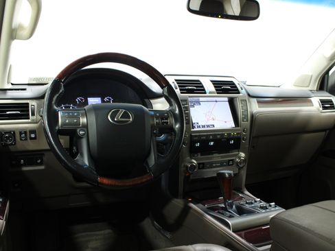 Used 2016 Lexus GX 460 Luxury w/ Preferred Accessory Package AWD/4WD image 2
