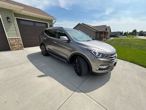 Used 2017 Hyundai Santa Fe Sport w/ Cargo Package AWD/4WD image 10