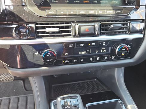 Used 2025 Nissan Pathfinder SL AWD/4WD image 20