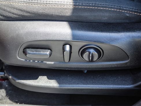 Used 2018 Chevrolet Equinox LT FWD image 18