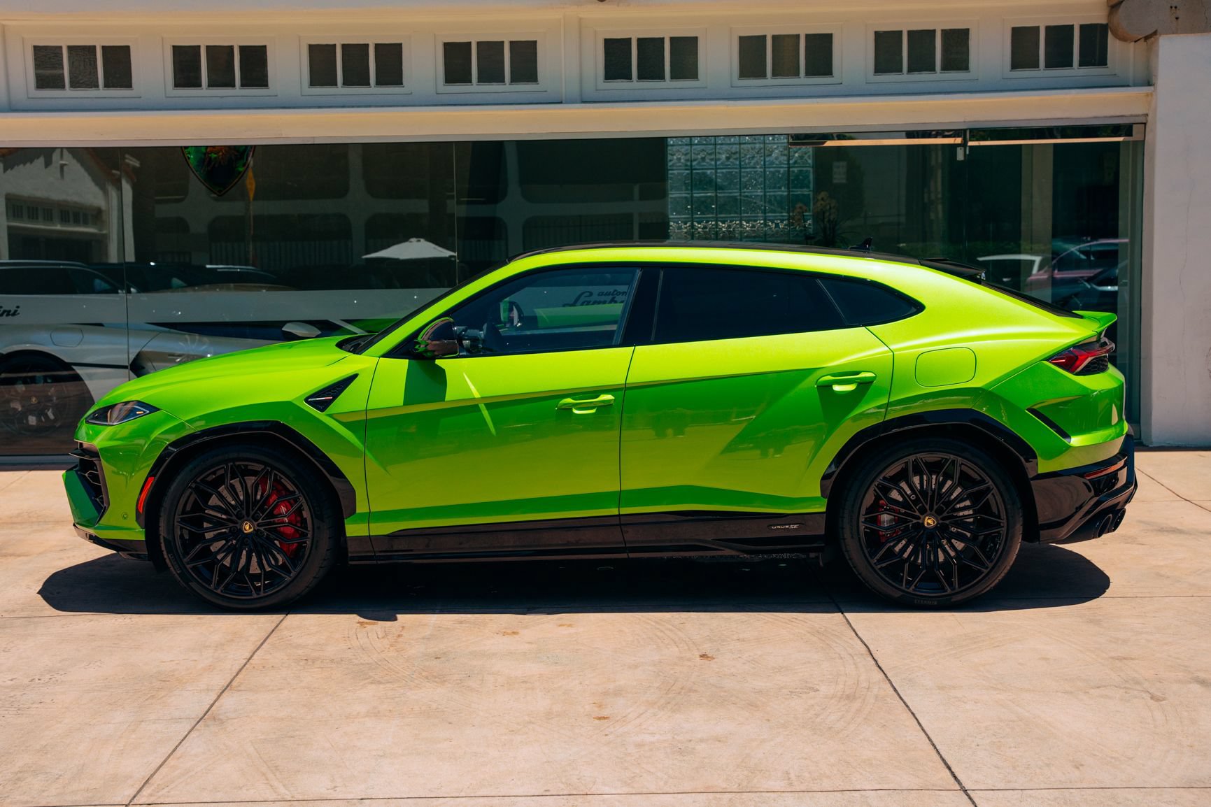 Used 2026 Lamborghini Urus SE AWD/4WD image 45