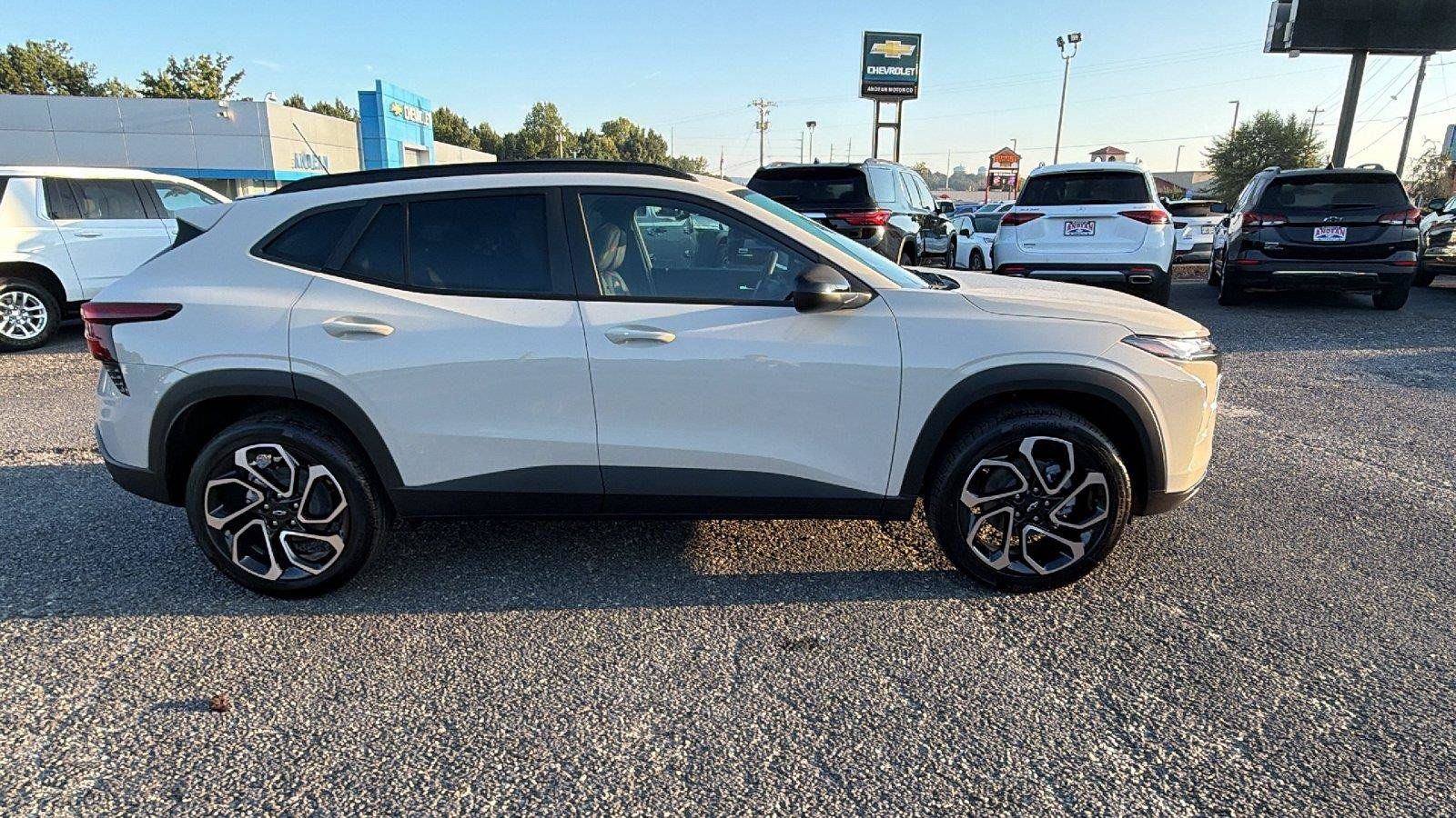 New 2026 Chevrolet Trax RS w/ Sunroof Package FWD image 8