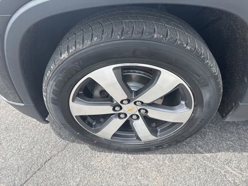 Used 2020 Chevrolet Traverse LT w/ LT Premium Package AWD/4WD image 5