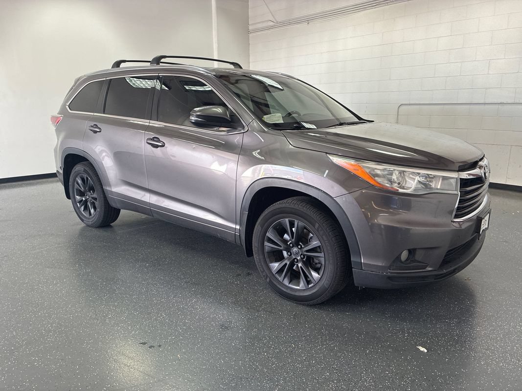 Used 2016 Toyota Highlander XLE AWD/4WD image 2