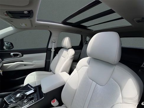 Certified 2025 Kia Sorento S w/ Panoramic Sunroof Package FWD image 12