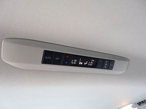 Used 2025 Toyota Sienna XLE FWD image 22