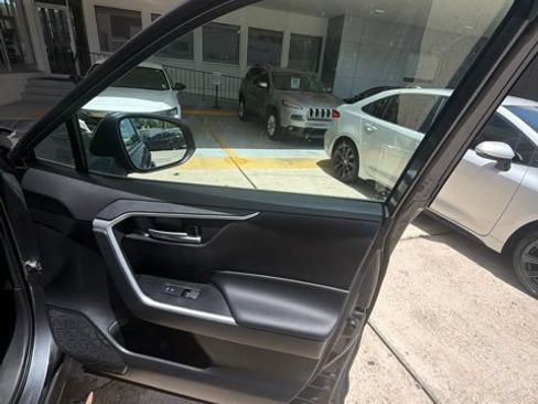 Used 2023 Toyota RAV4 XLE FWD image 31