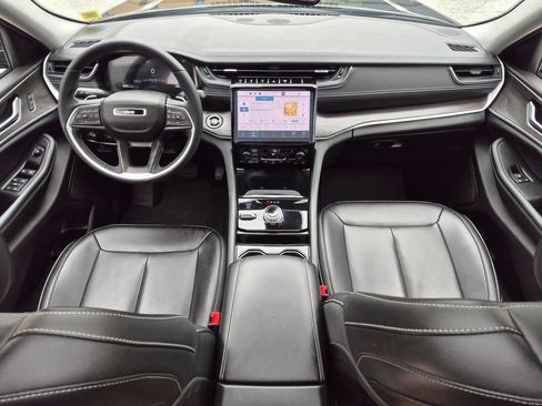 Used 2023 Jeep Grand Cherokee Limited w/ Black Appearance Package AWD/4WD image 23