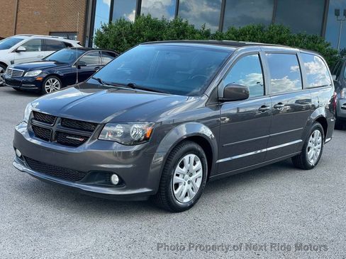 Used 2016 Dodge Grand Caravan SXT image 3