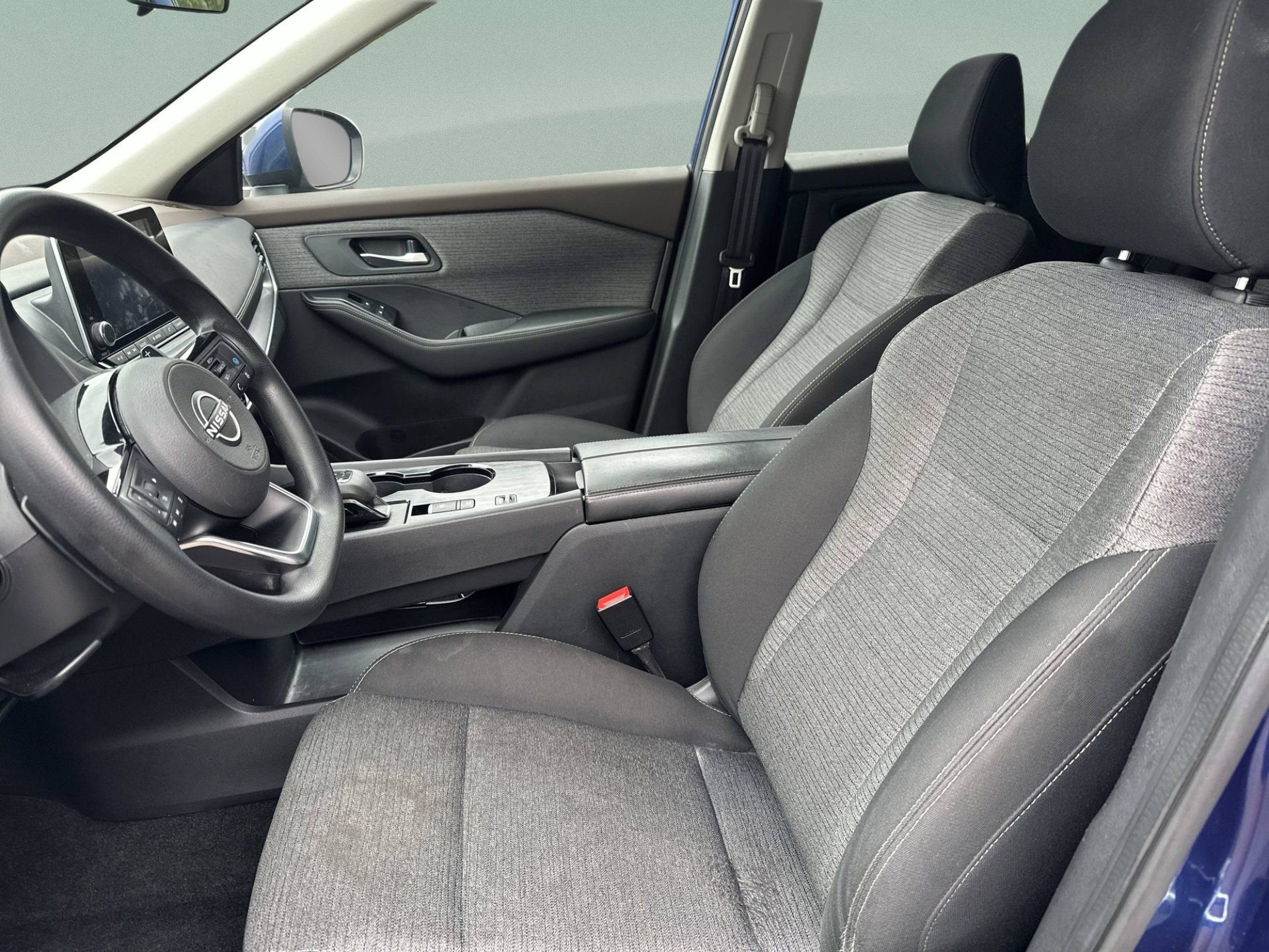 Used 2022 Nissan Rogue SV FWD image 13