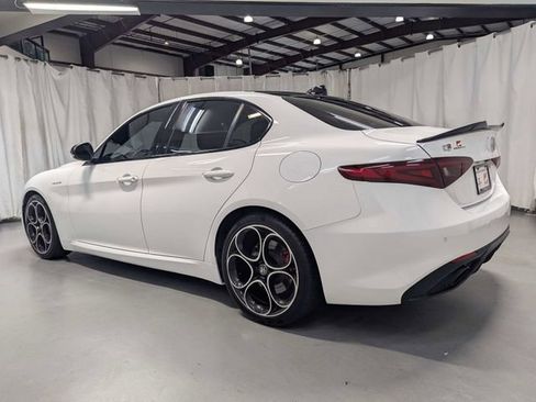Used 2022 Alfa Romeo Giulia Veloce RWD image 4