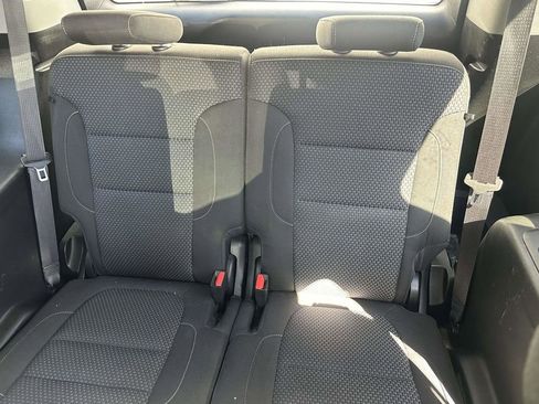 Used 2023 GMC Acadia SLE w/ Driver Convenience Package image 14