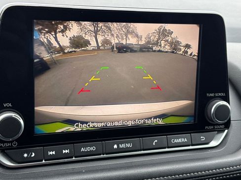 Used 2024 Nissan Rogue S image 21