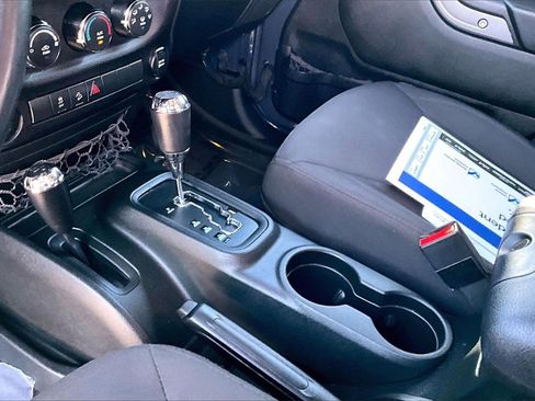 Used 2018 Jeep Wrangler Unlimited Sport S image 10