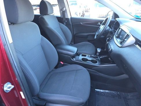 Used 2019 Kia Sorento LX image 10
