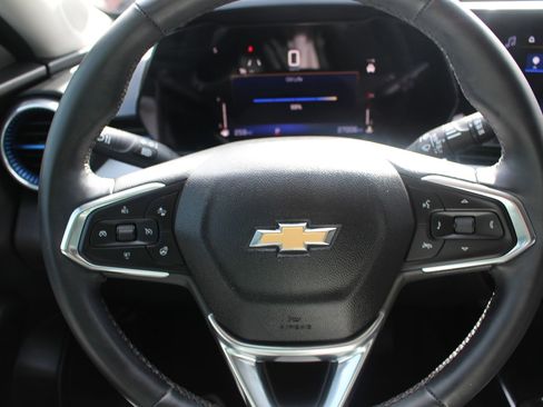 Used 2024 Chevrolet Trax LT w/ LT Convenience Package image 18