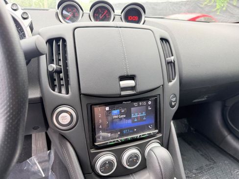 Used 2018 Nissan 370Z Coupe RWD image 20