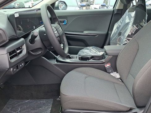 New 2025 Kia K4 LXS image 11