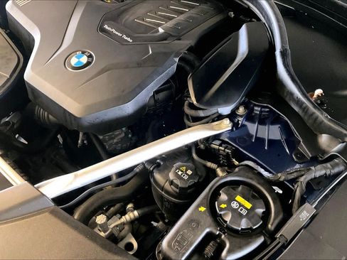 Used 2023 BMW 530i w/ Convenience Package RWD image 28