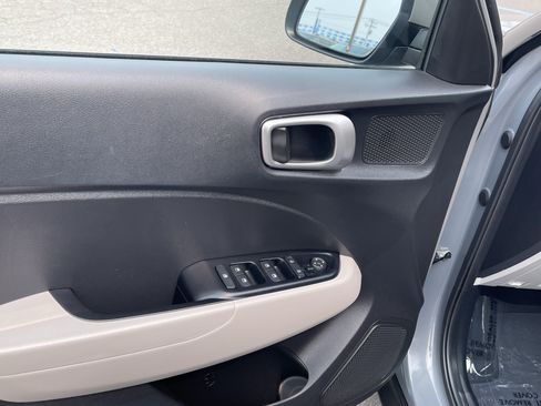 Certified 2023 Hyundai Venue SEL FWD image 18