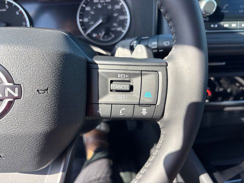 Used 2025 Nissan Rogue SV FWD image 23