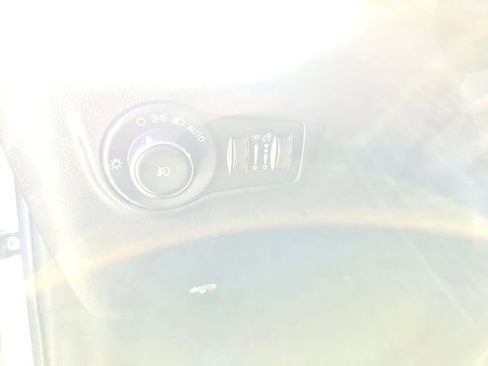 Used 2025 Jeep Compass Limited image 26