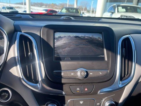 Used 2022 Chevrolet Equinox LS image 24