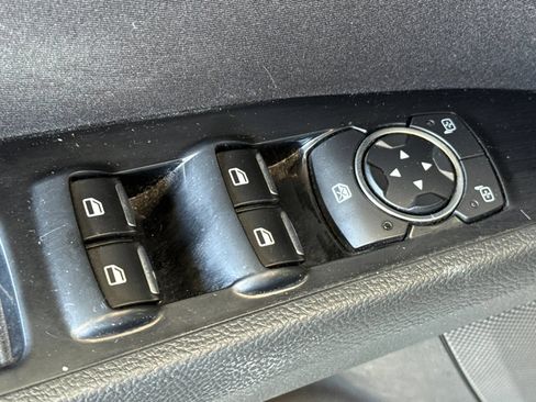 Used 2015 Ford Fusion SE FWD image 18