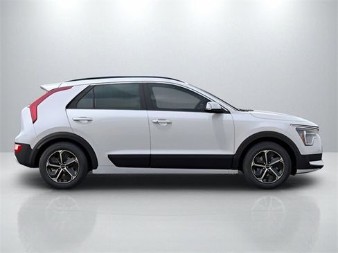 New 2025 Kia Niro EX image 7
