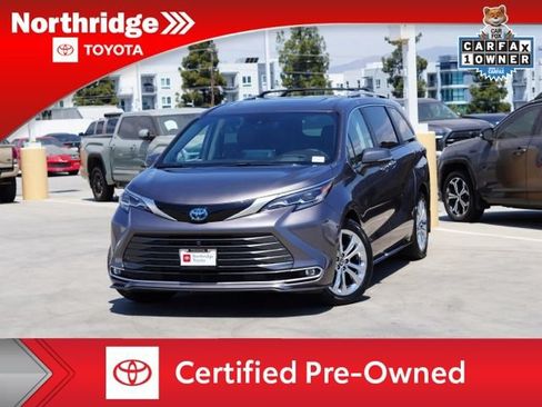 Certified 2024 Toyota Sienna Platinum FWD image 4