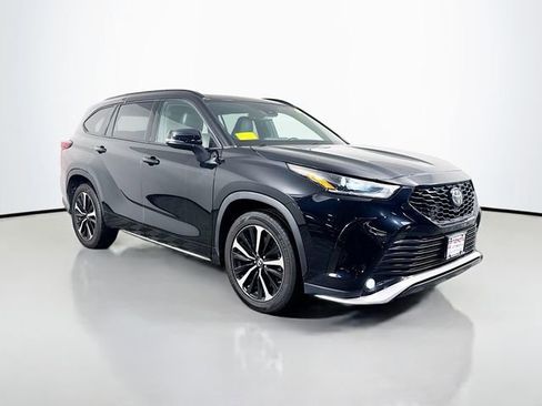 Used 2022 Toyota Highlander XSE AWD/4WD image 8
