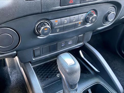 Certified 2022 Nissan Frontier SV RWD image 31